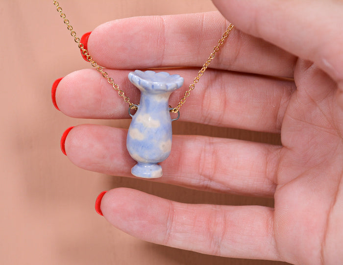 Cloudy Vase Necklace