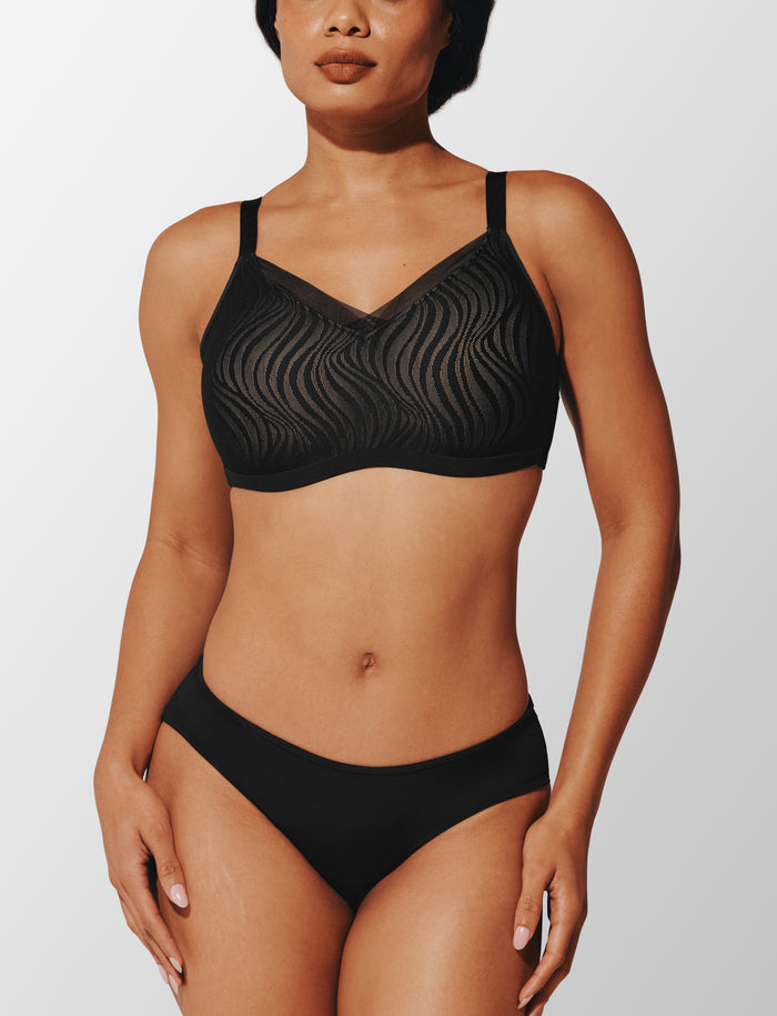 24/7® Classic Smooth Lace Wireless Minimizer Bra