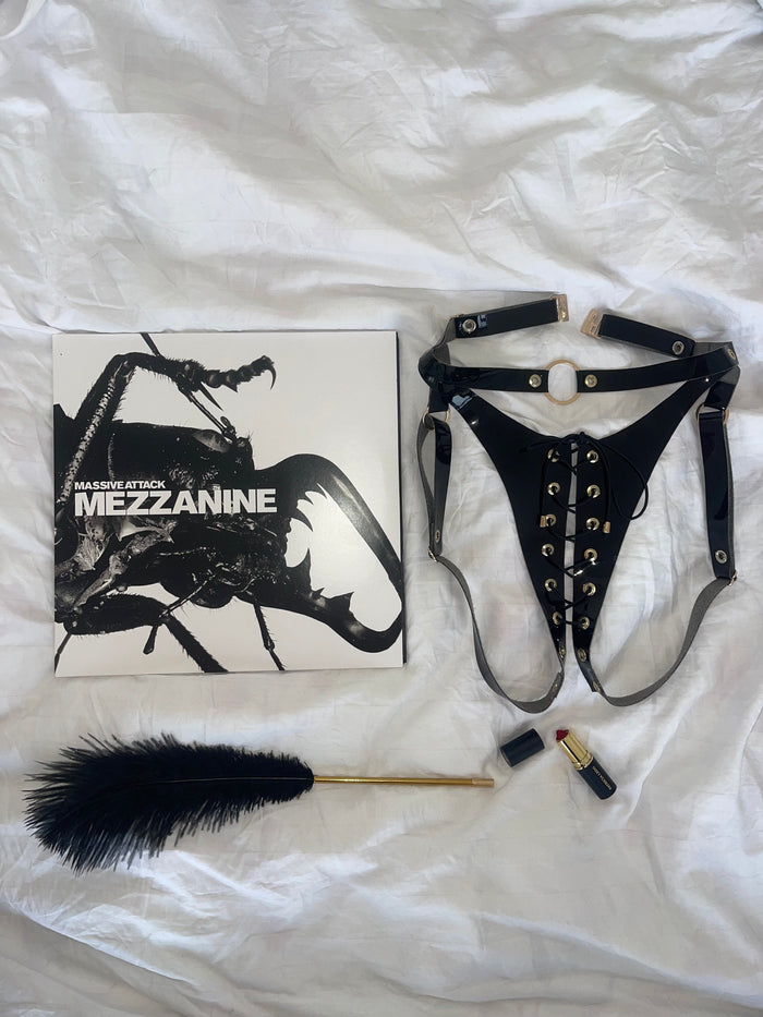CatWoman black open thongs by Secret Room