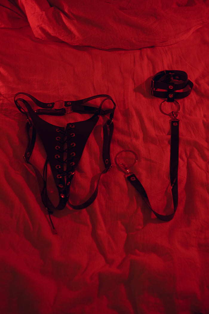 CatWoman black open thongs by Secret Room