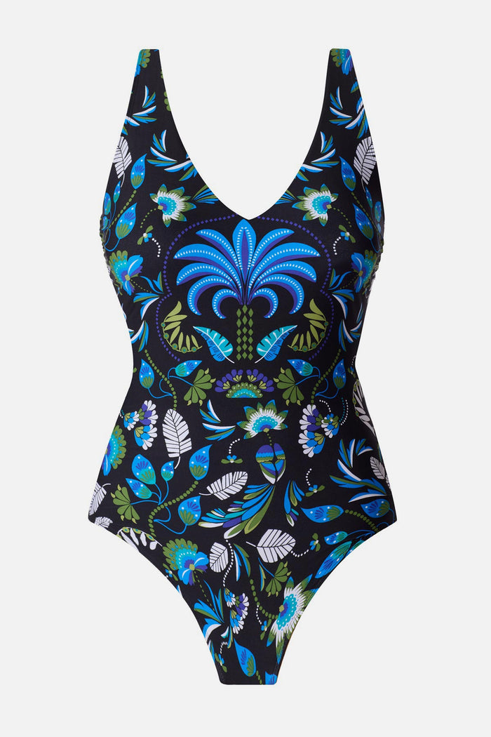 Diana One Piece in Taj Mahal