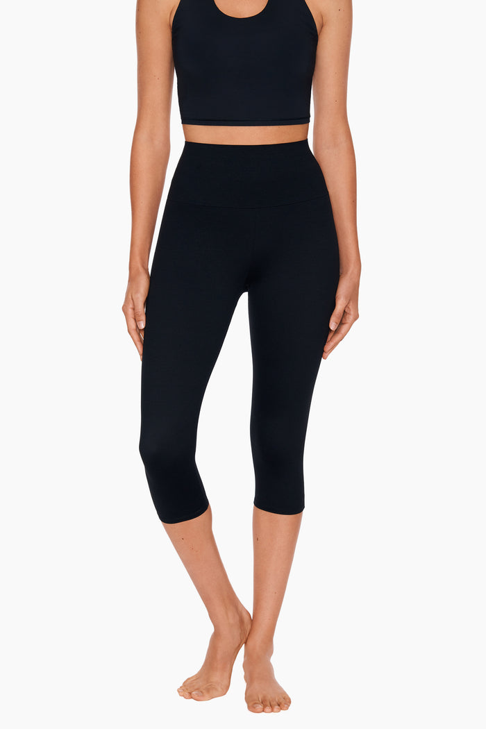 High-Rise Capri Legging in Black