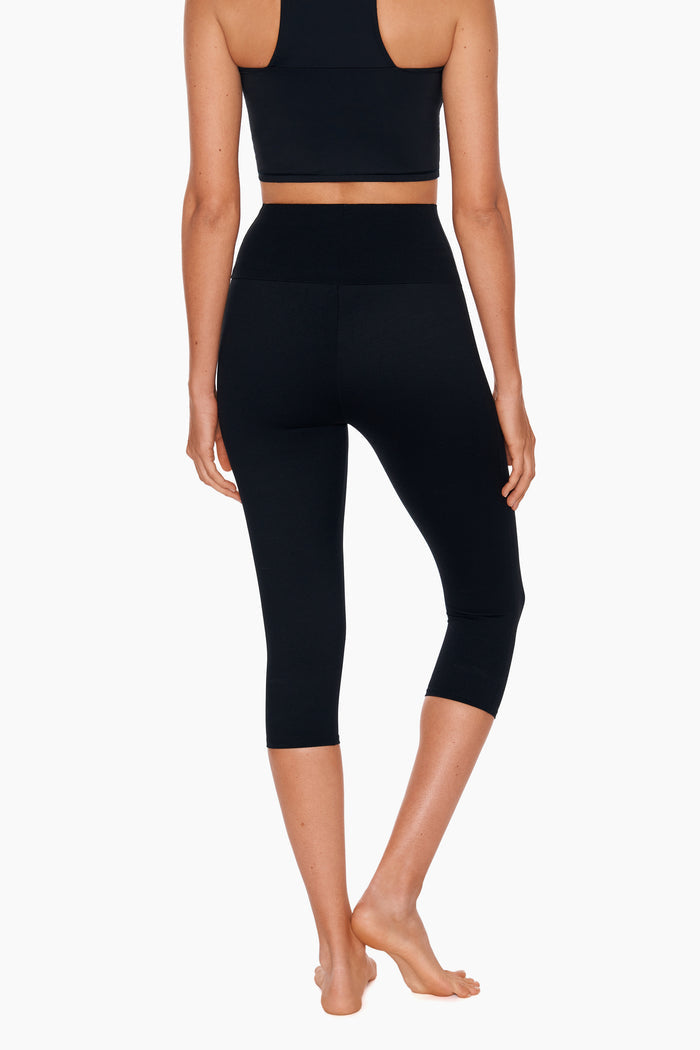 High-Rise Capri Legging in Black