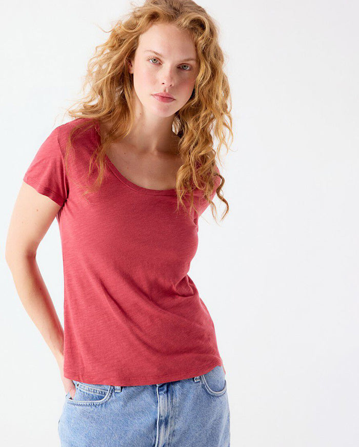 Jacksonville Scoop S/S Tee- Lingonberry