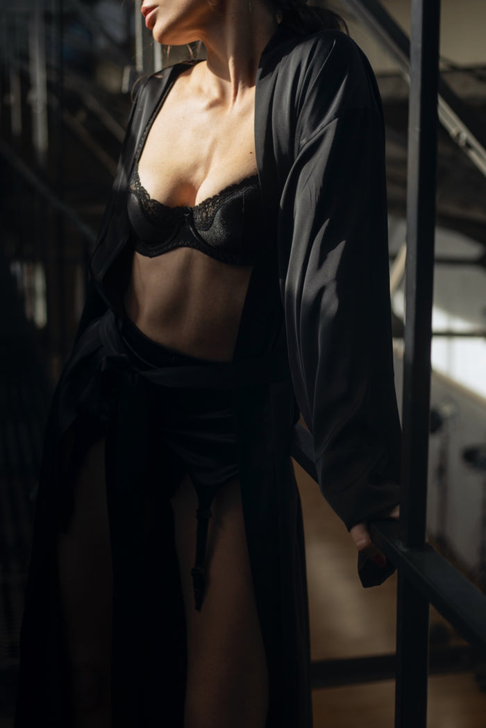 Kasumi black kimono robe
