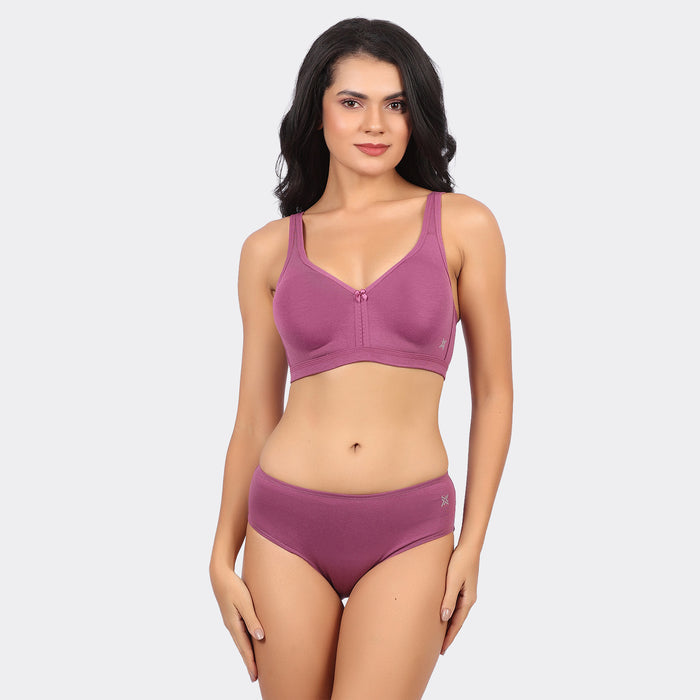 Damson / 32 / C