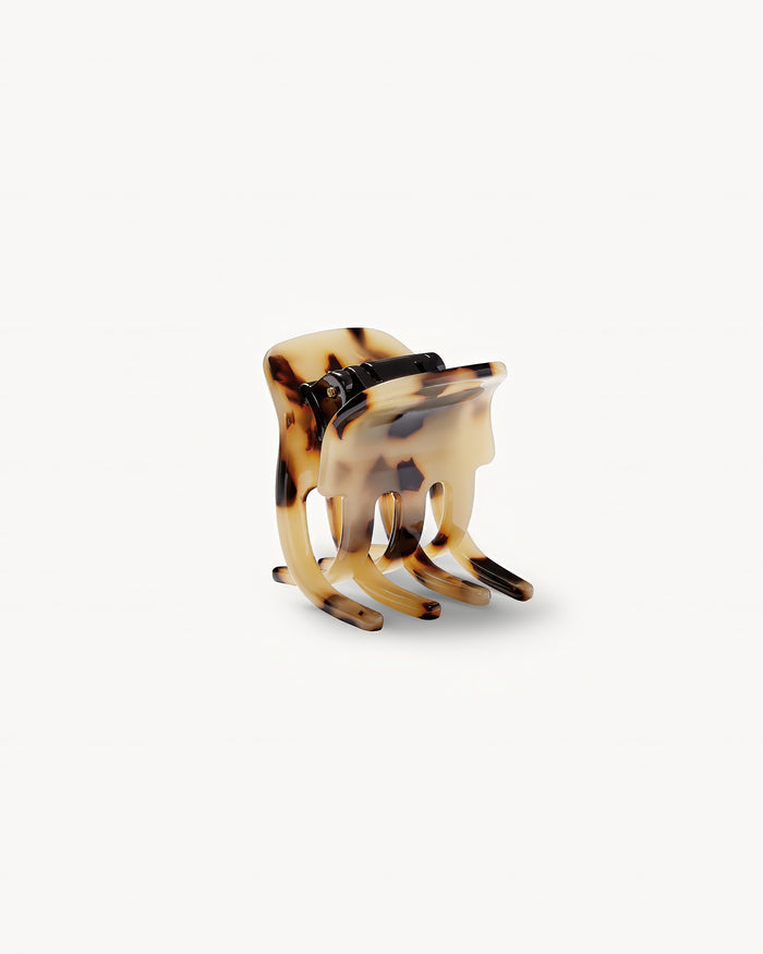 Off-model open detail view of the Machete Mini Claw in blonde tortoise showing the teeth and blonde tortoise acetate.