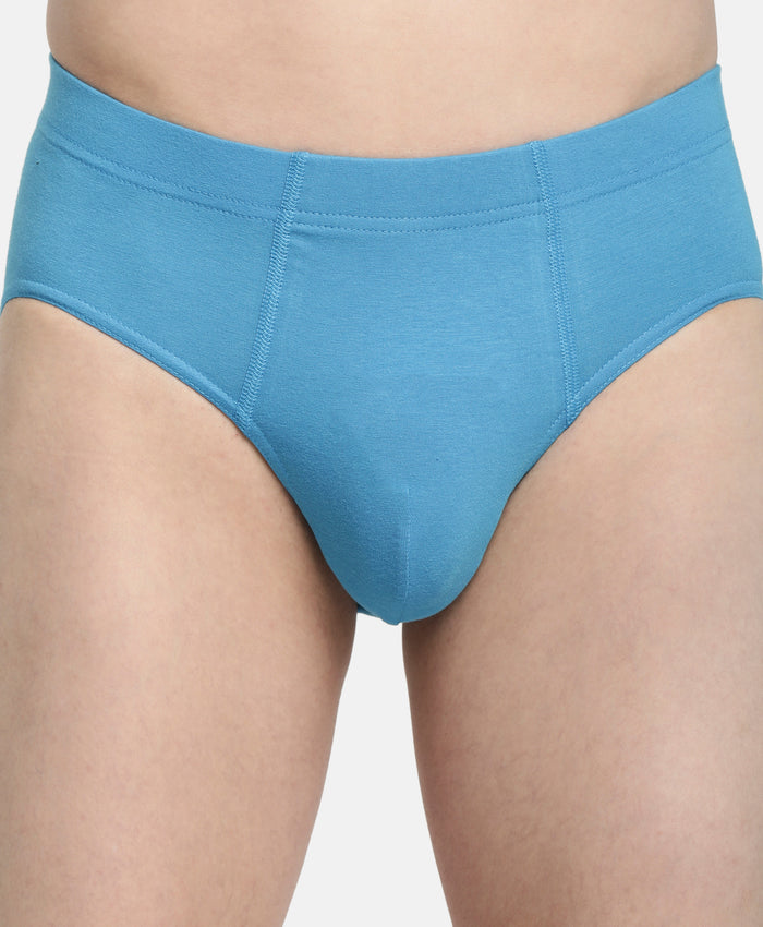 Lavos Mens Stretch Brief's photograph that's made with an innovative bamboo and organic cotton fabric from Lavos Performance, a carbon neutral eco-fashion company. Buy Stretch Brief For Men Online. Made with Bamboo Performance Technology, they are super soft, comfortable, 4-way stretchable, and wicks away sweat. Explore Latest Collection Of Bamboo Clothes At Lavos Performance.