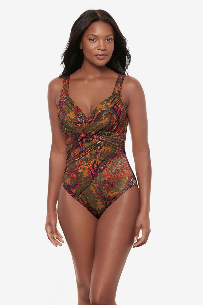 Revele One Piece in Perissa