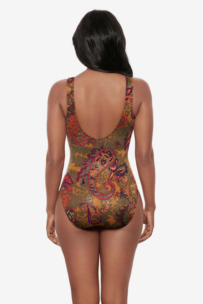 Revele One Piece in Perissa