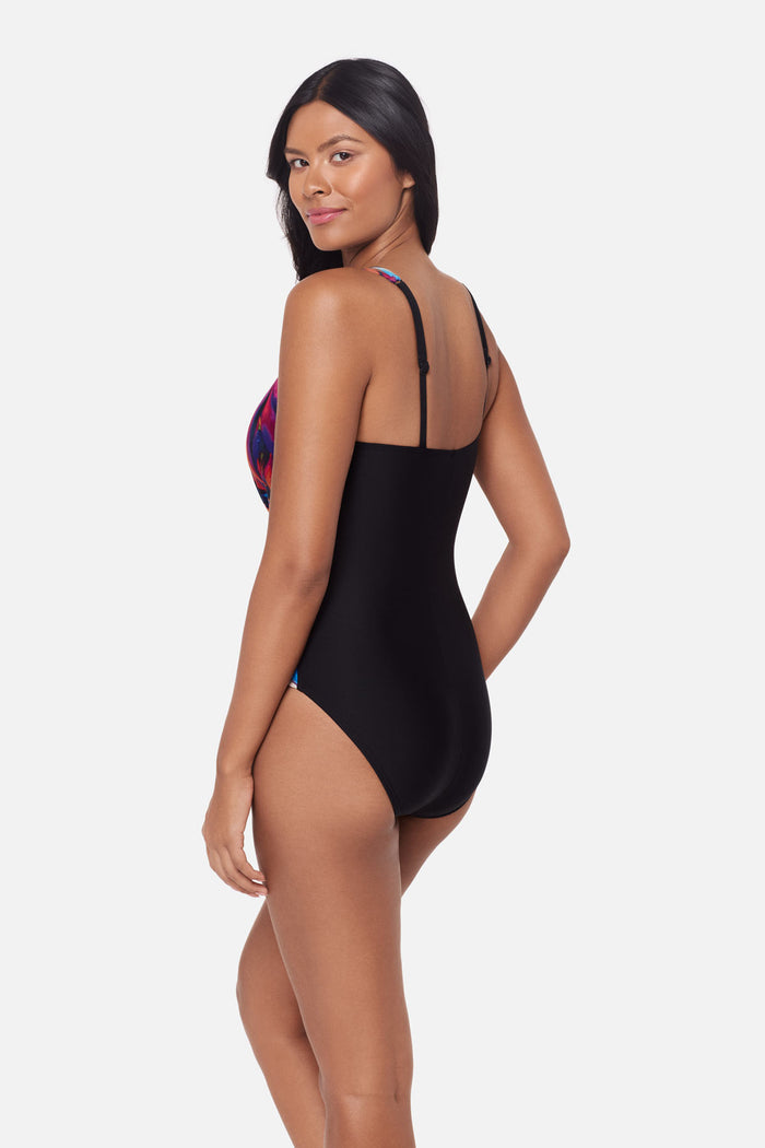 Side view of Saki One Piece in Mariachi