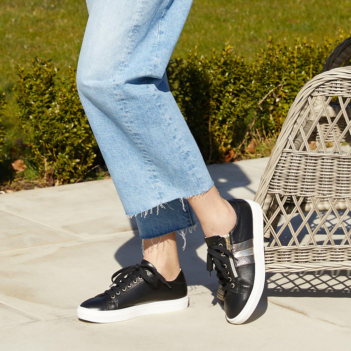 Sprint: Black Leather & Metallic Shoes Sole Bliss