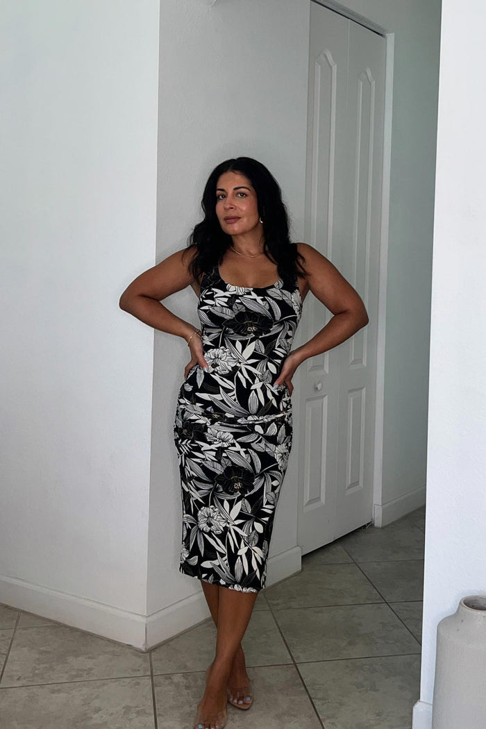 Suki Shaping Dress In Lirios
