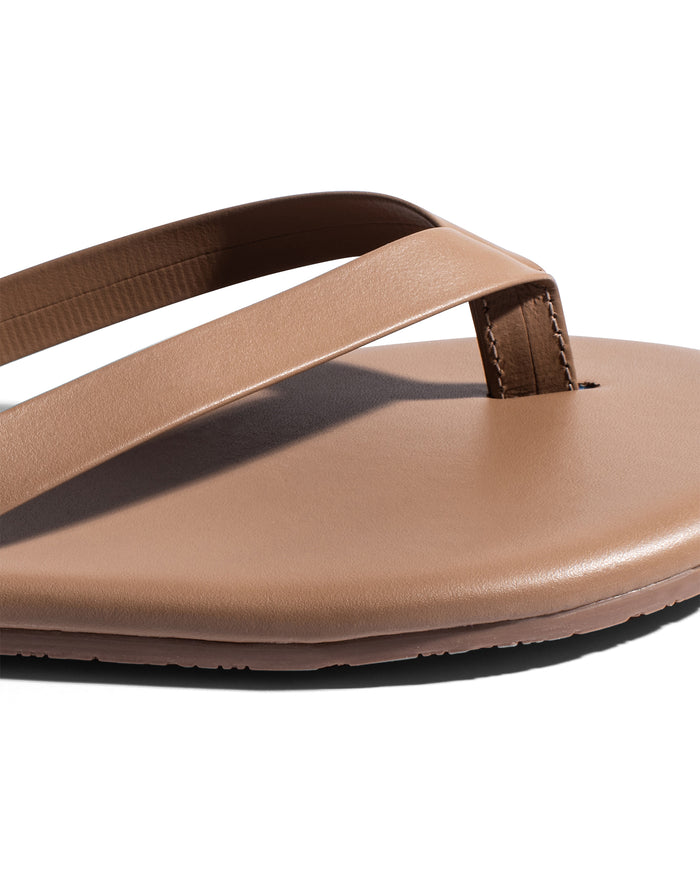 Close-up of the TKEES Boyfriend Sandals in beach bum showing the thong strap and warm tan leather footbed detail.