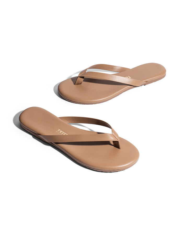 Off-model angled view of the TKEES Boyfriend Sandals in beach bum.