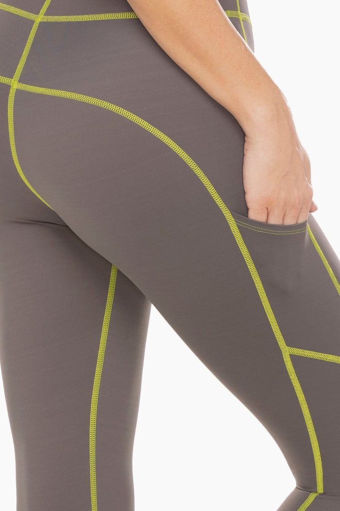 Tummy Control Performance Leggings in Pavement