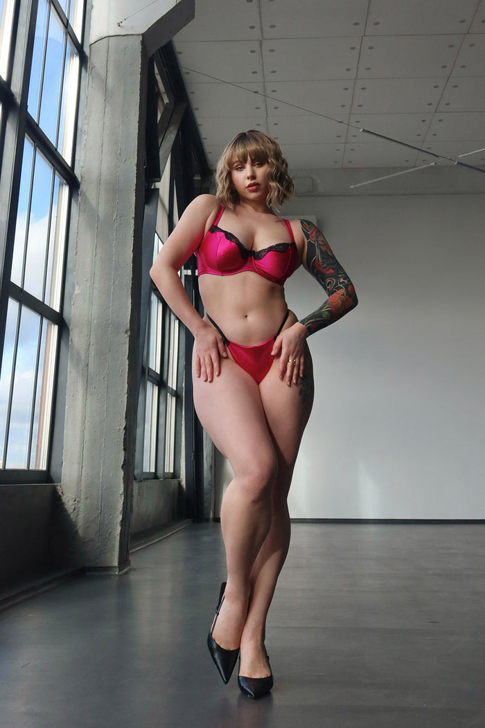 Virginia fuchsia thongs