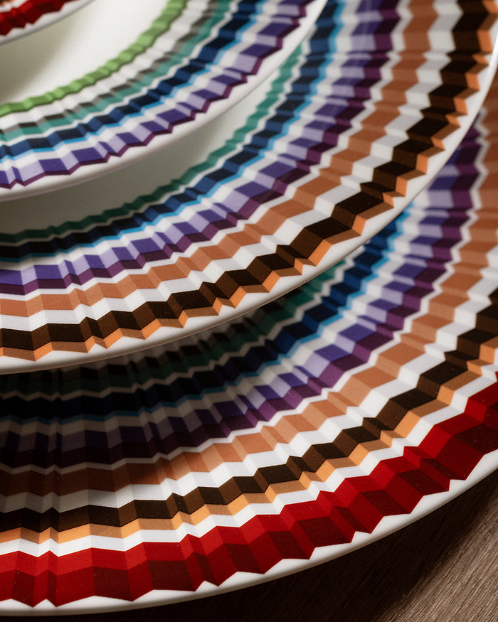 Waves Oval Dish. Dimensions: Ø 14.17"